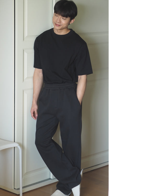 Black weekender’s pants