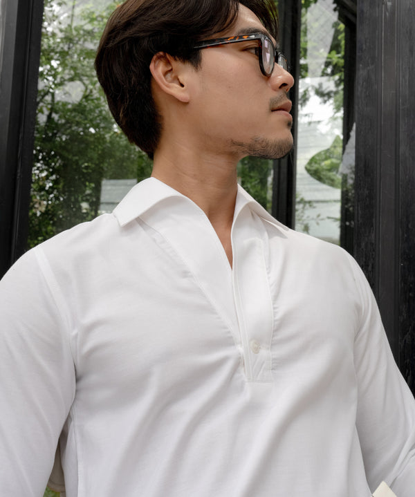 White - triangle polo collar shirt