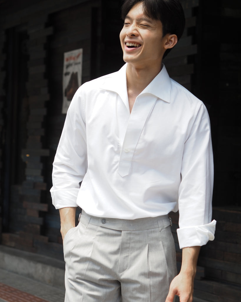 White - triangle polo collar shirt